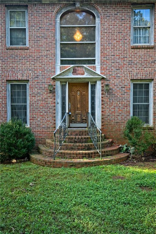 <span style="font-weight: bold;">Architect's Dream Home</span><br>