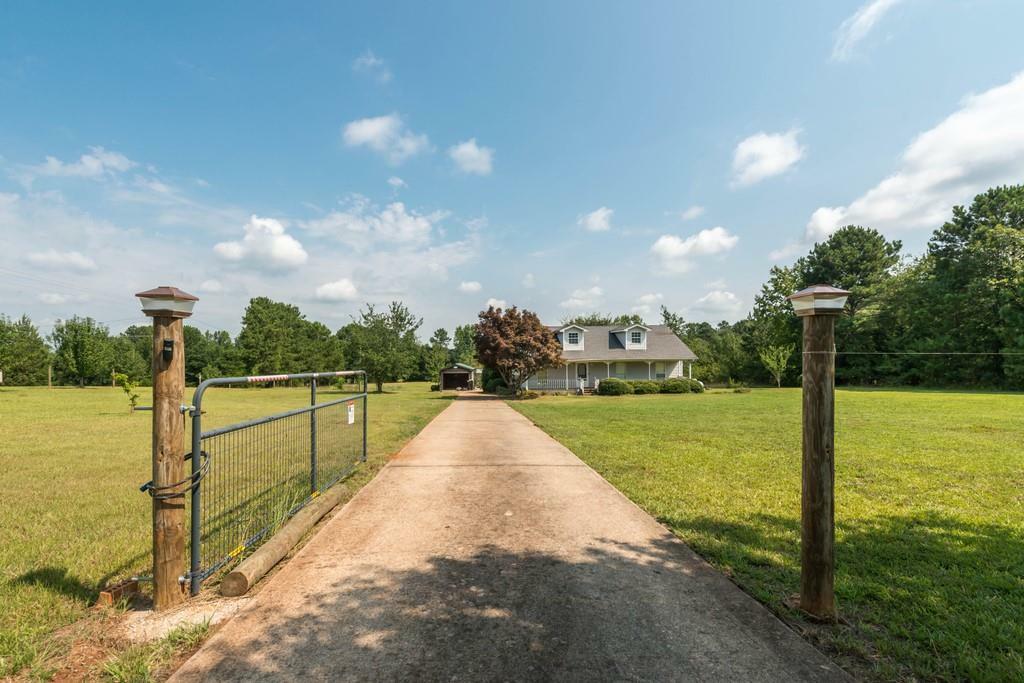 <span style="font-weight: bold;">Griffen Ranch Fixer-Upper <span style="font-style: italic;">Acreage!</span></span>